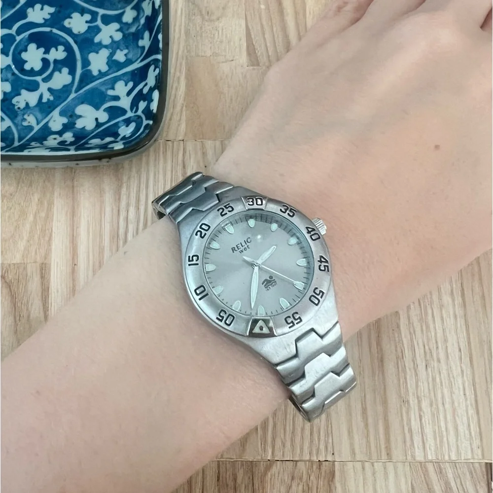 Relic wet ladies stainless steel diver sports watch NEW BATTERY